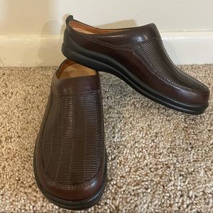 NWOT Footprints by Birkenstock Ashby Clog